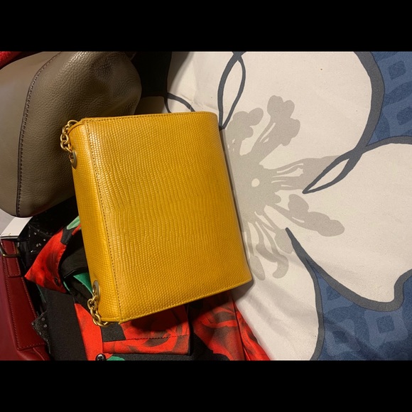 Vintage Gold Shoulder Bag - Picture 14 of 16